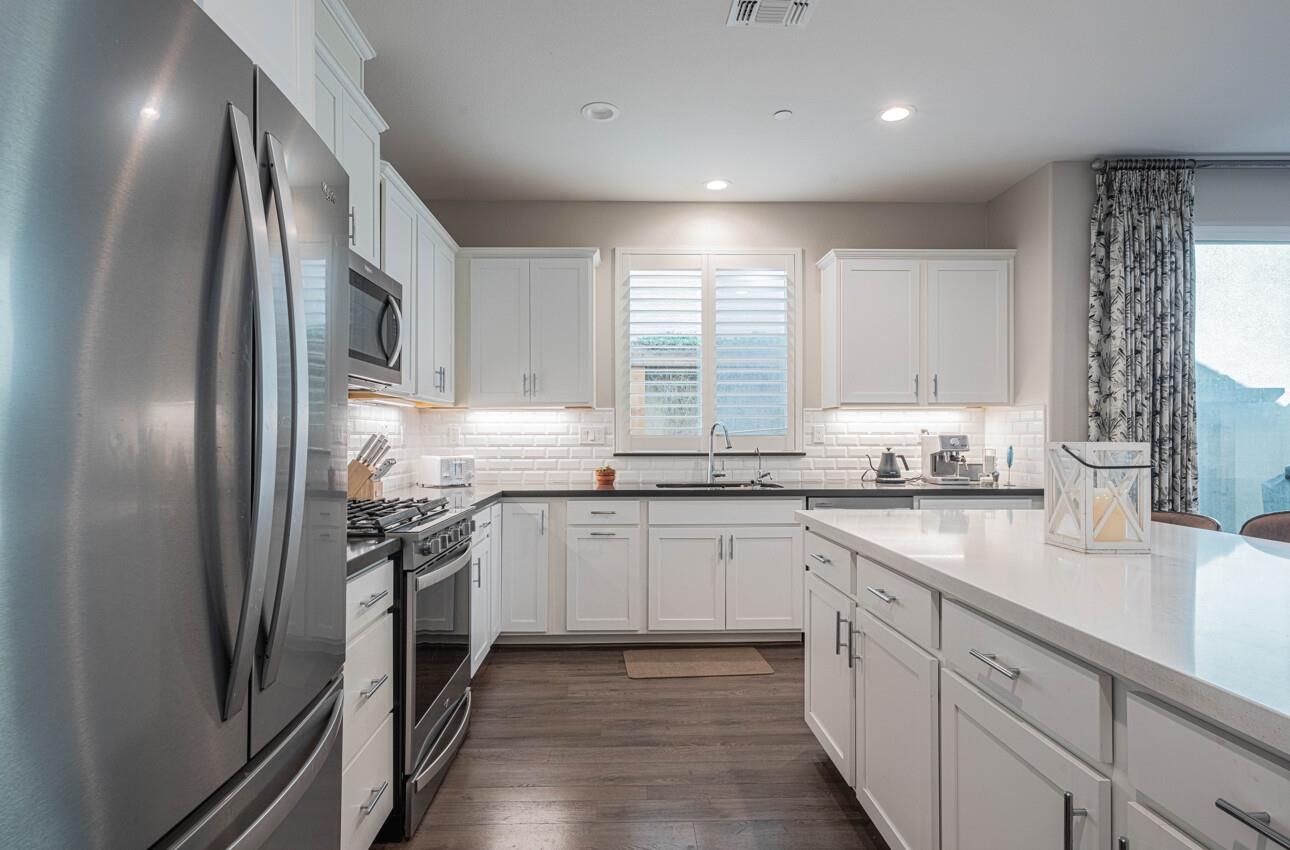 Detail Gallery Image 12 of 43 For 19130 Fallingwater Ln, Marina,  CA 93933 - 3 Beds | 2/1 Baths