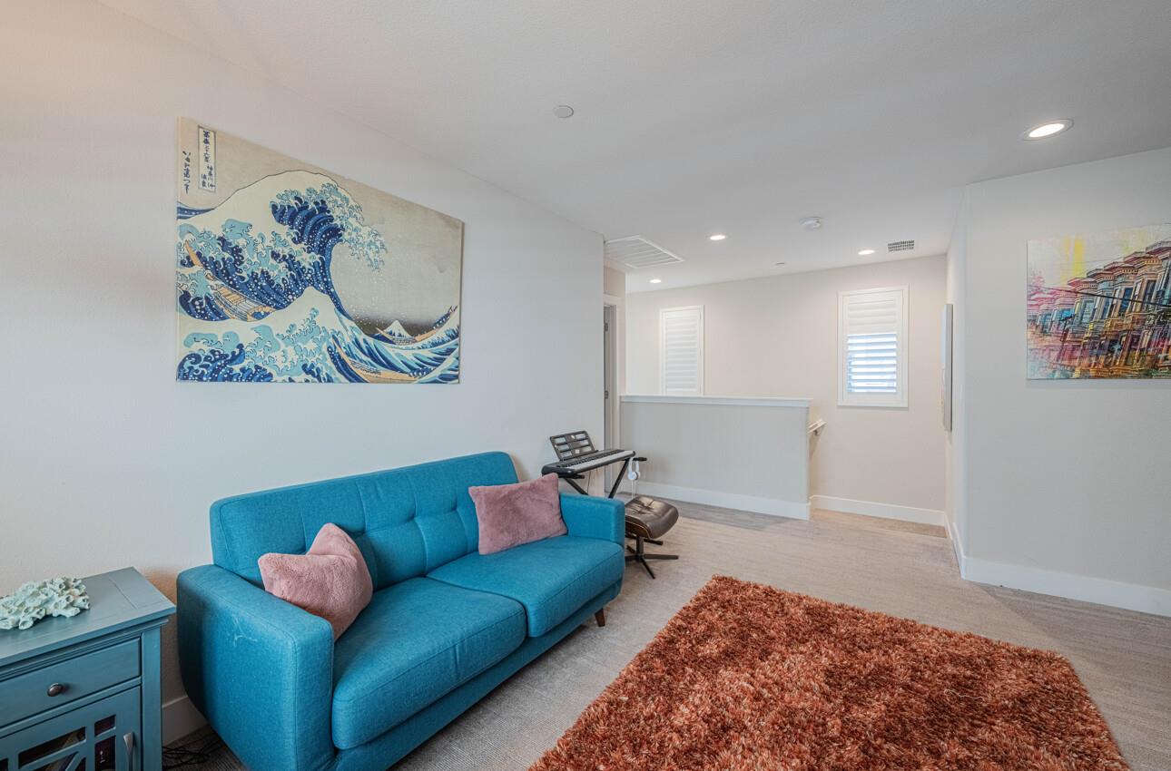 Detail Gallery Image 17 of 43 For 19130 Fallingwater Ln, Marina,  CA 93933 - 3 Beds | 2/1 Baths