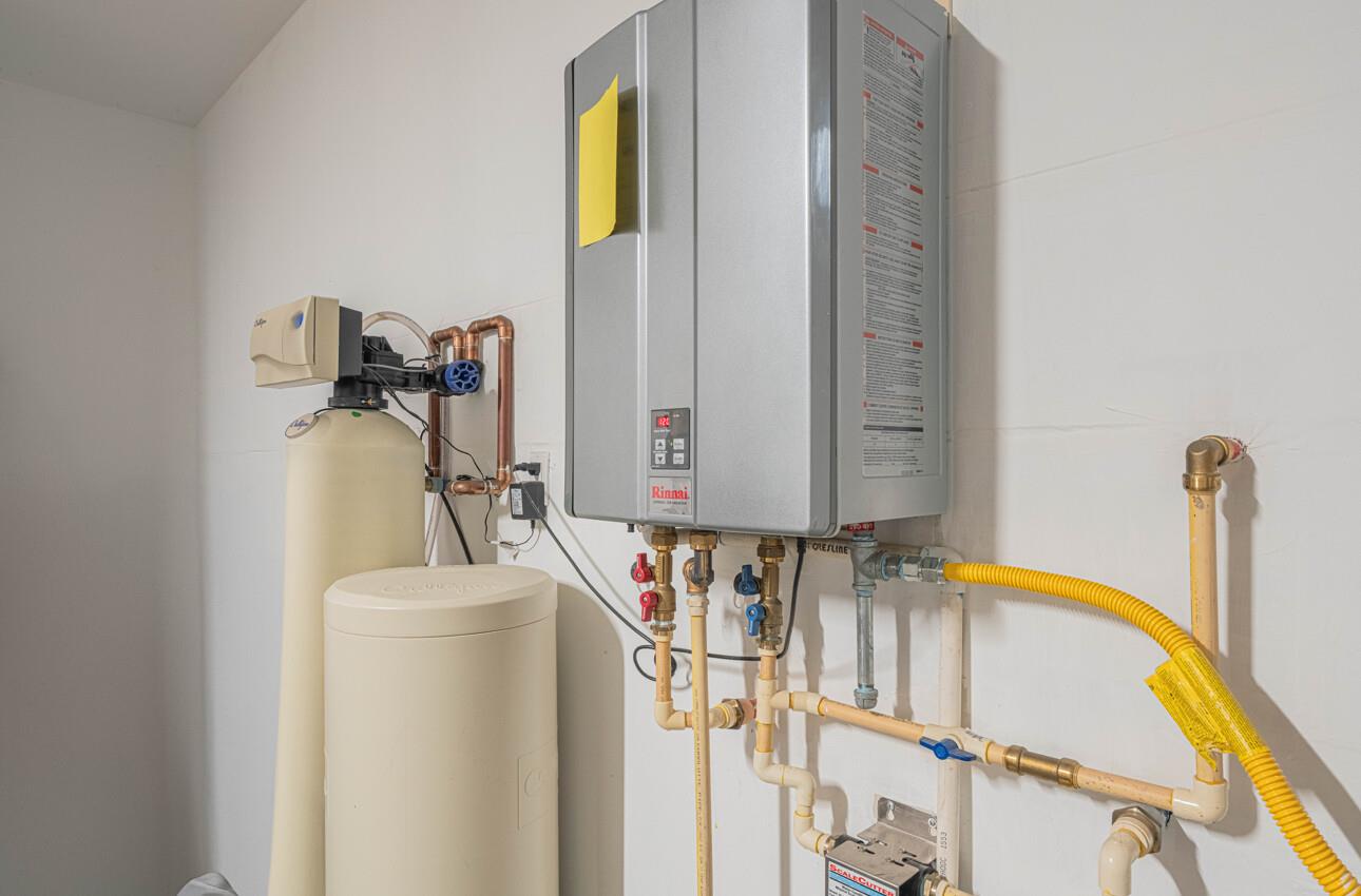 Detail Gallery Image 33 of 43 For 19130 Fallingwater Ln, Marina,  CA 93933 - 3 Beds | 2/1 Baths