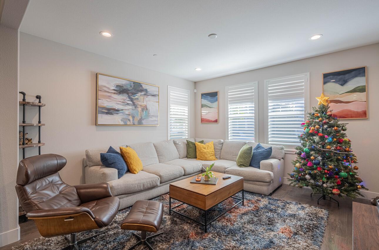 Detail Gallery Image 5 of 43 For 19130 Fallingwater Ln, Marina,  CA 93933 - 3 Beds | 2/1 Baths