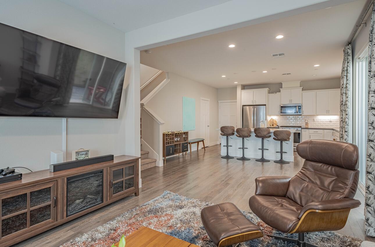 Detail Gallery Image 6 of 43 For 19130 Fallingwater Ln, Marina,  CA 93933 - 3 Beds | 2/1 Baths