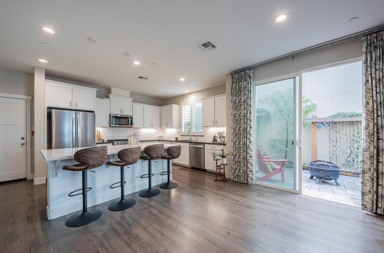 Detail Gallery Image 7 of 43 For 19130 Fallingwater Ln, Marina,  CA 93933 - 3 Beds | 2/1 Baths