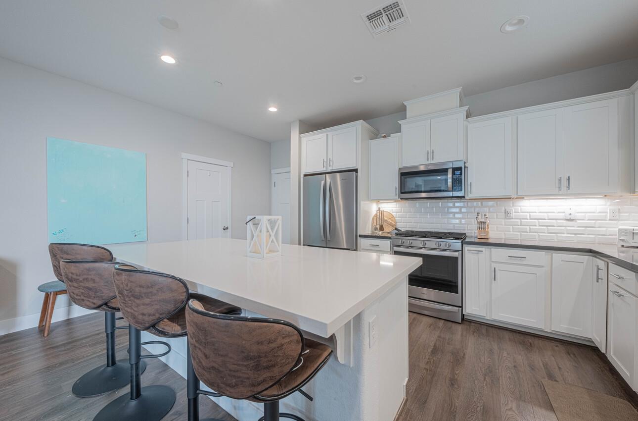 Detail Gallery Image 9 of 43 For 19130 Fallingwater Ln, Marina,  CA 93933 - 3 Beds | 2/1 Baths