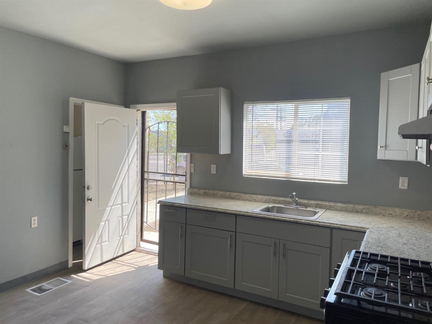 Detail Gallery Image 2 of 5 For 1217 E Harding Way, Stockton,  CA 95205 - – Beds | – Baths