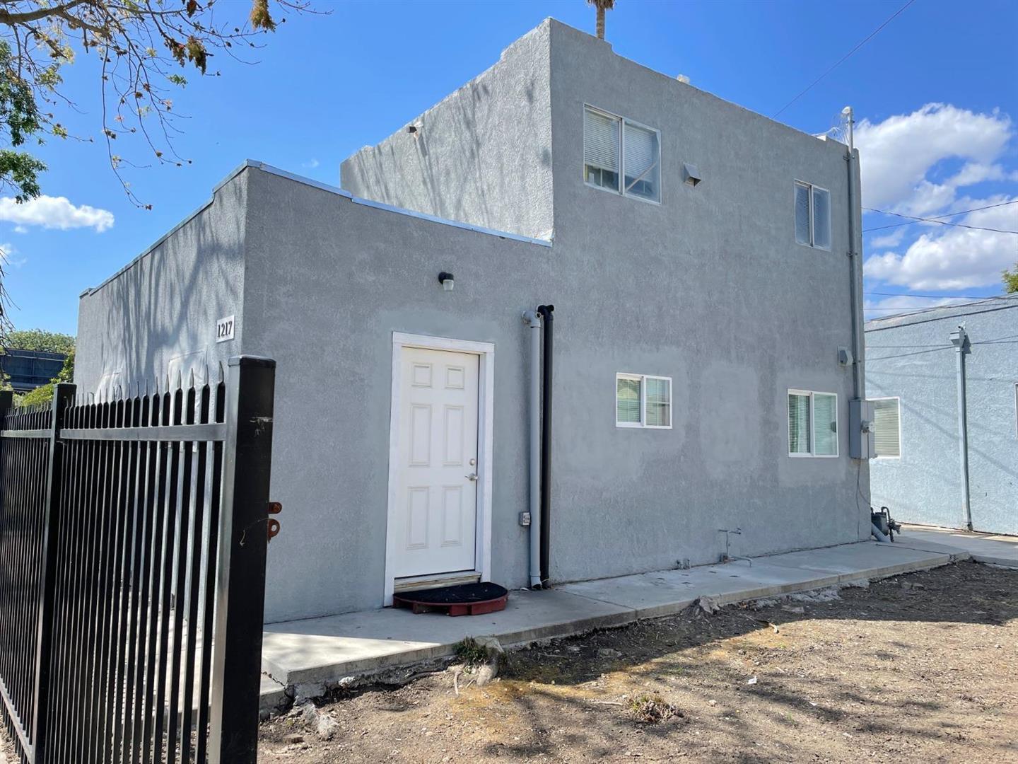 Detail Gallery Image 4 of 5 For 1217 E Harding Way, Stockton,  CA 95205 - – Beds | – Baths