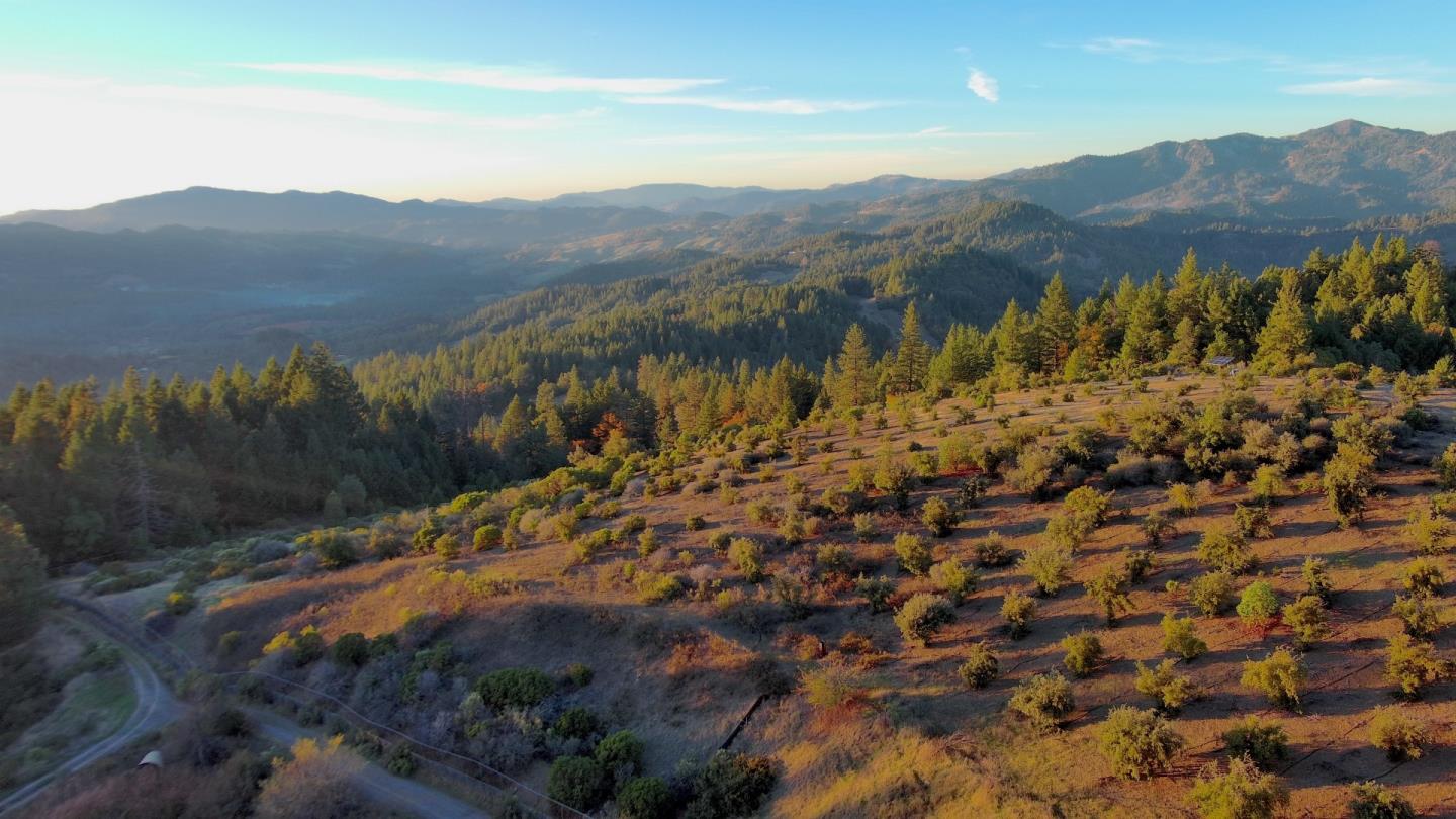 Detail Gallery Image 3 of 13 For 47211 Fox Rock Road, Laytonville,  CA 95454 - 2 Beds | 1 Baths