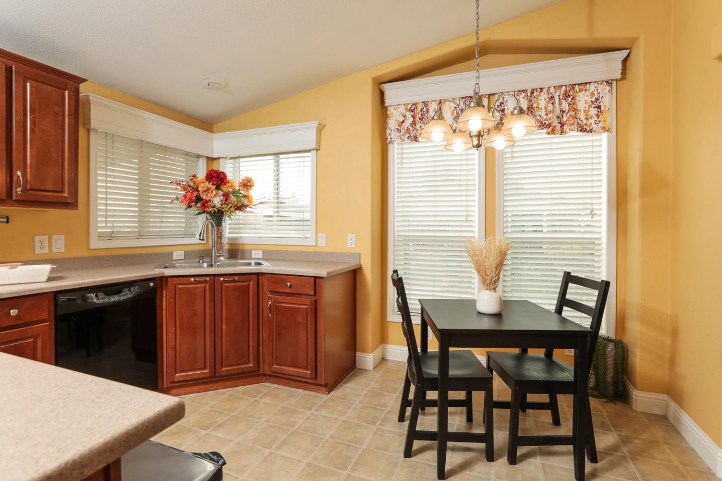 Detail Gallery Image 10 of 25 For 1225 Vienna Dr #225,  Sunnyvale,  CA 94089 - 3 Beds | 2 Baths