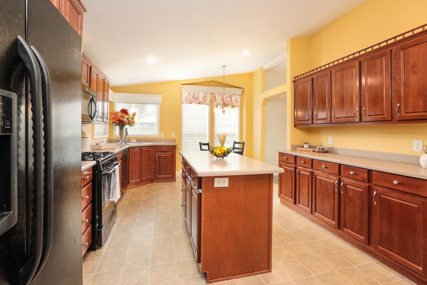 Detail Gallery Image 9 of 25 For 1225 Vienna Dr #225,  Sunnyvale,  CA 94089 - 3 Beds | 2 Baths