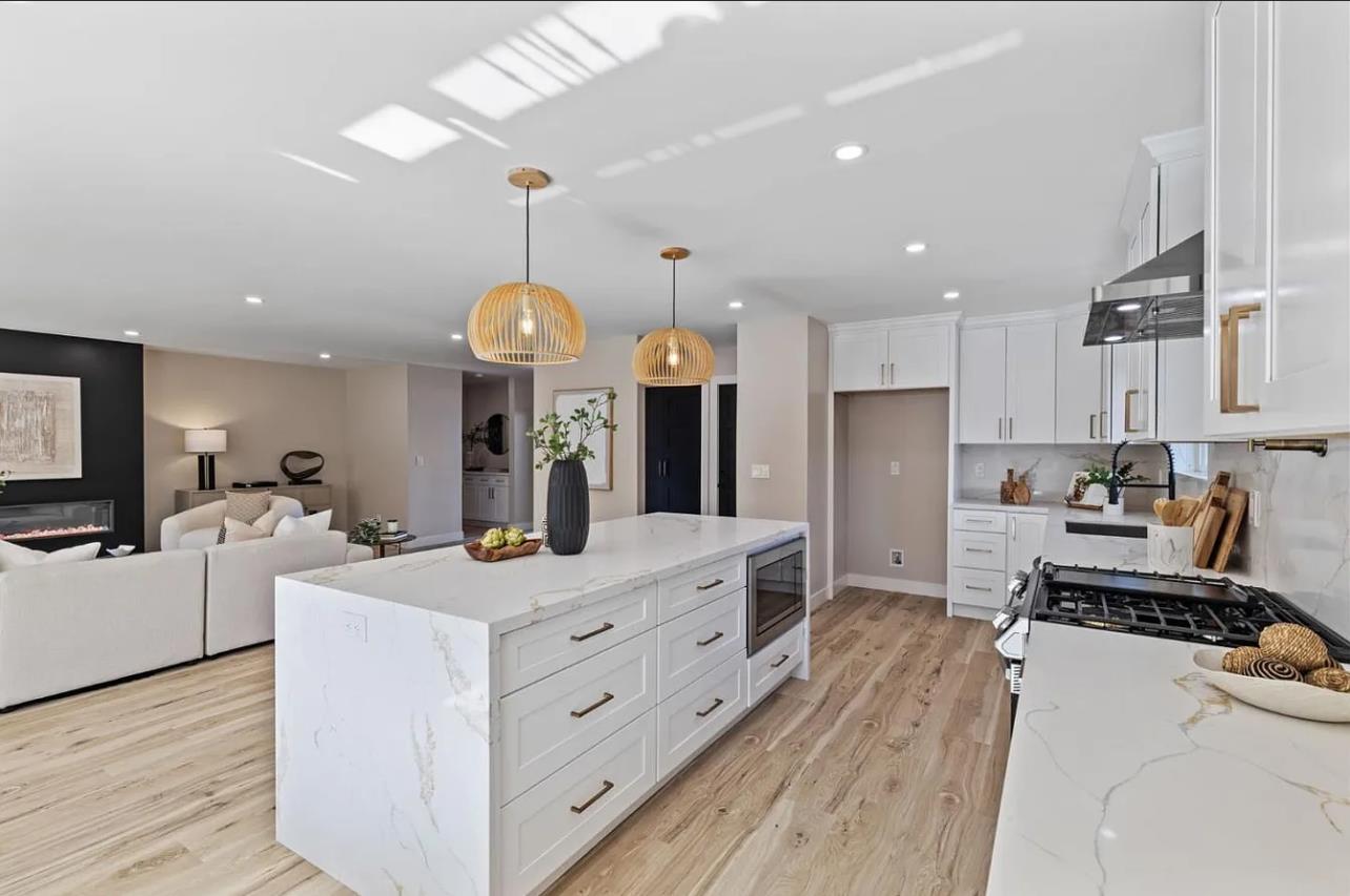 Detail Gallery Image 4 of 28 For 1439 Bittern Dr, Sunnyvale,  CA 94087 - 4 Beds | 2 Baths