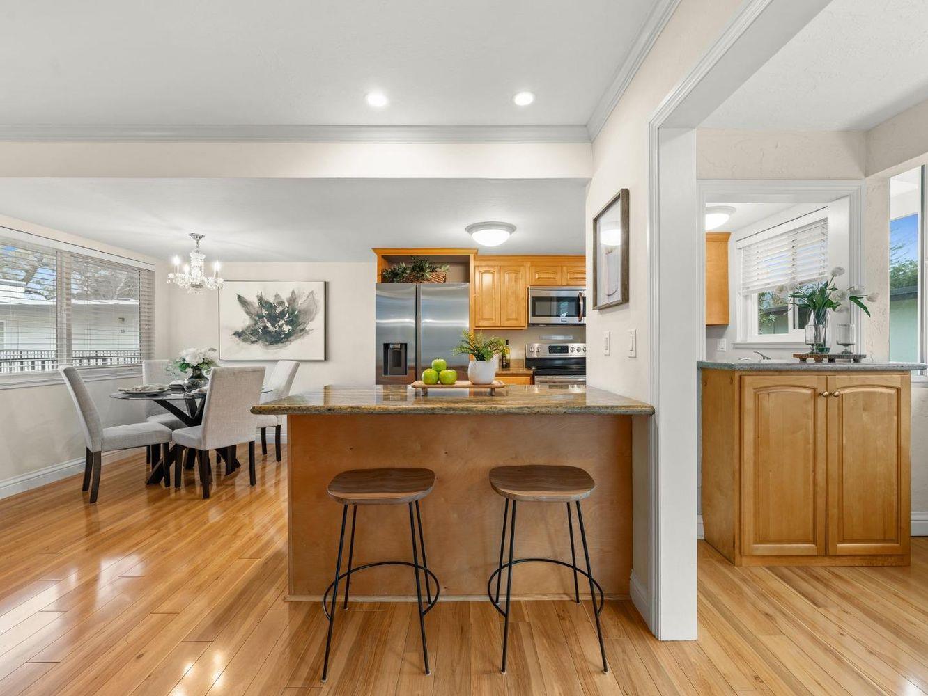 Detail Gallery Image 3 of 21 For 14225 Lora Dr #17,  Los Gatos,  CA 95032 - 2 Beds | 2 Baths