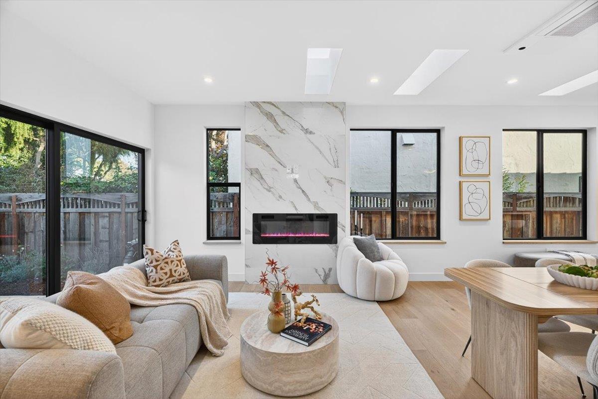 Detail Gallery Image 19 of 67 For 747 W Washington Ave, Sunnyvale,  CA 94086 - 4 Beds | 4/1 Baths