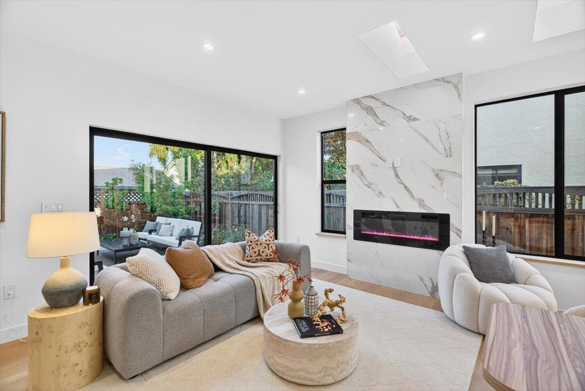 Detail Gallery Image 21 of 67 For 747 W Washington Ave, Sunnyvale,  CA 94086 - 4 Beds | 4/1 Baths