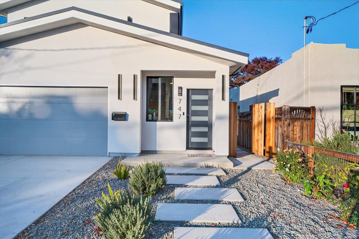 Detail Gallery Image 4 of 67 For 747 W Washington Ave, Sunnyvale,  CA 94086 - 4 Beds | 4/1 Baths