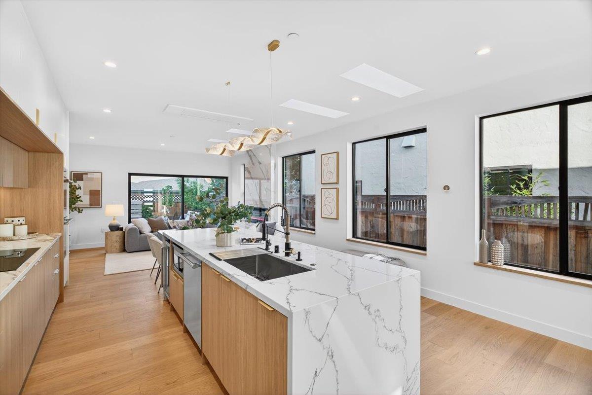 Detail Gallery Image 7 of 67 For 747 W Washington Ave, Sunnyvale,  CA 94086 - 4 Beds | 4/1 Baths