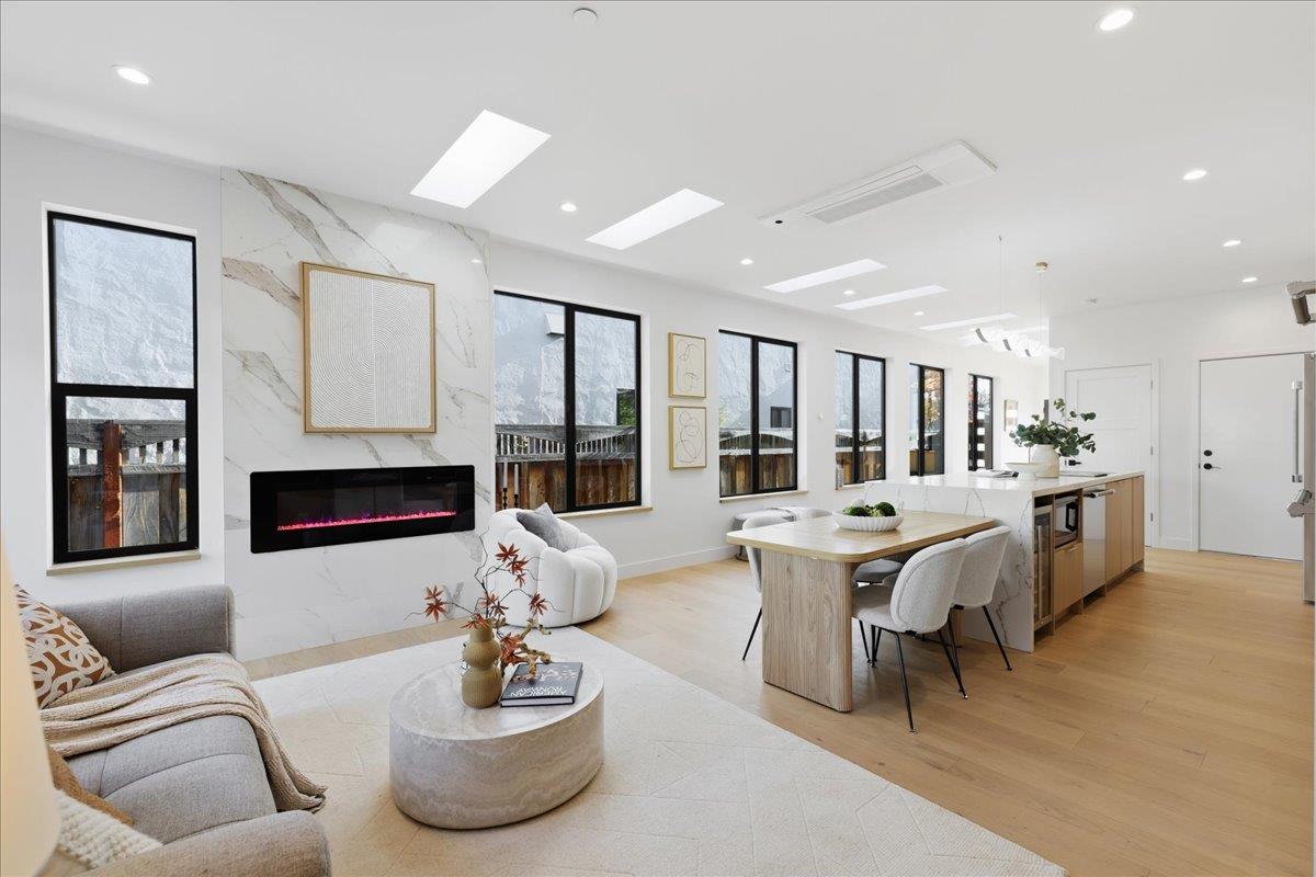 Detail Gallery Image 8 of 67 For 747 W Washington Ave, Sunnyvale,  CA 94086 - 4 Beds | 4/1 Baths