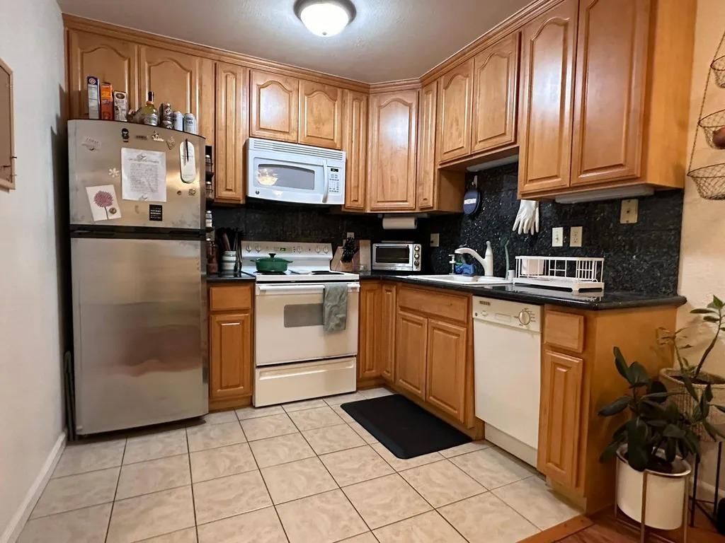 Detail Gallery Image 3 of 21 For 1564 Hollenbeck Ave #3,  Sunnyvale,  CA 94087 - 2 Beds | 1 Baths