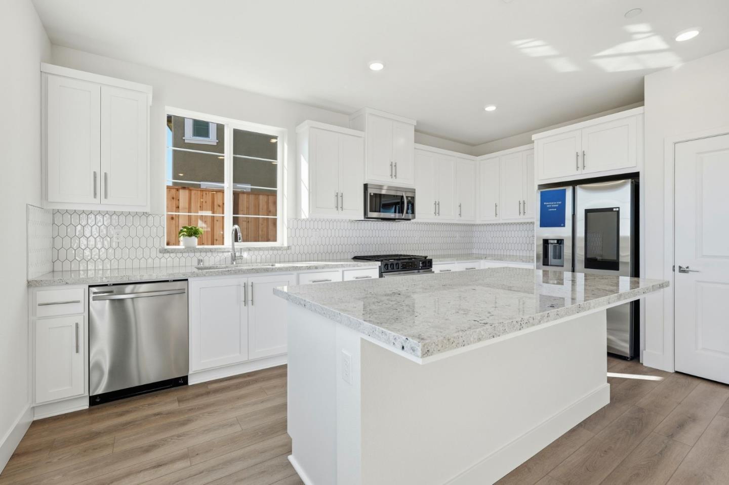 Detail Gallery Image 10 of 27 For 5728 Placer Dr, Tracy,  CA 95377 - 4 Beds | 3/1 Baths