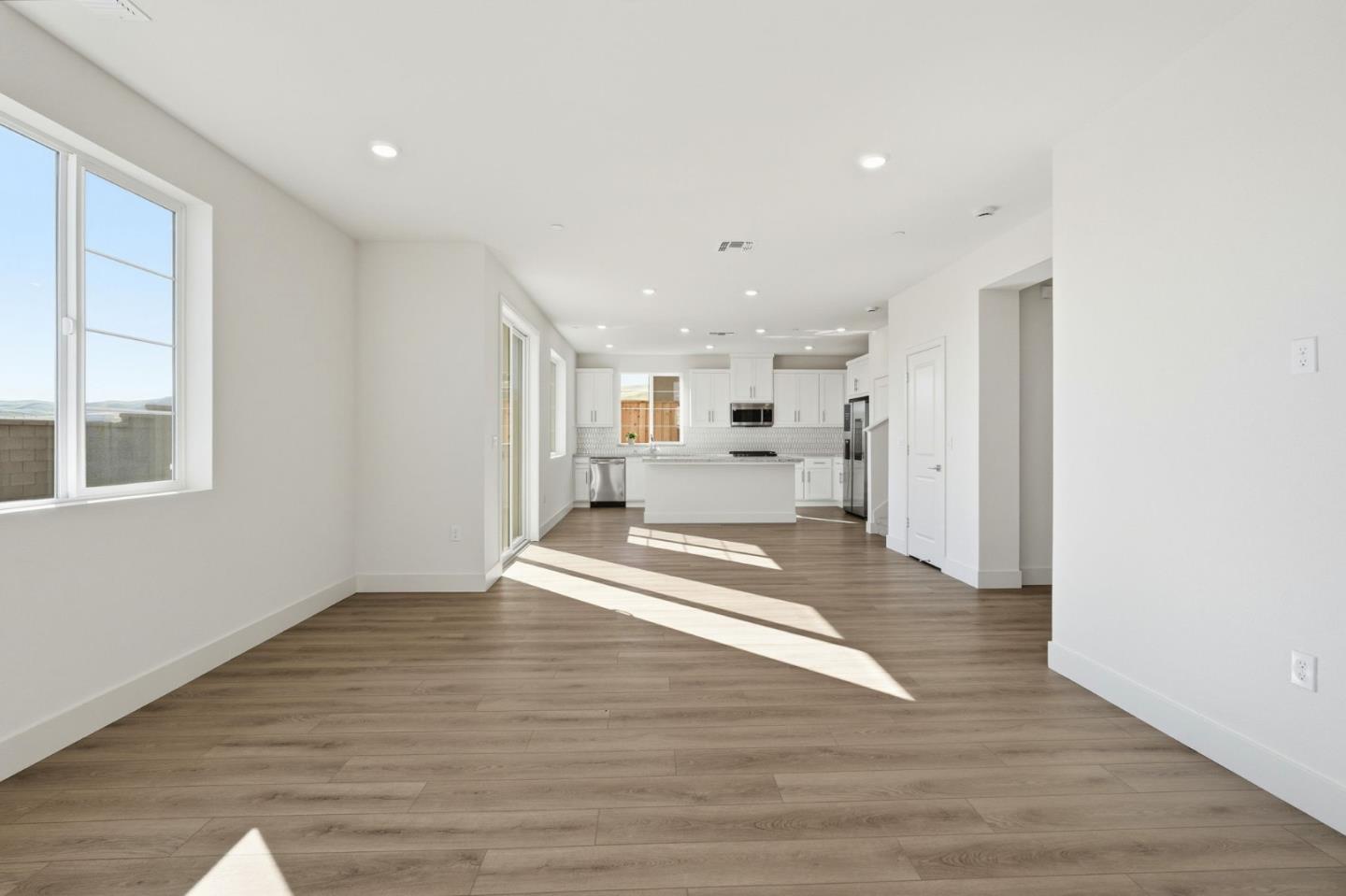 Detail Gallery Image 5 of 27 For 5728 Placer Dr, Tracy,  CA 95377 - 4 Beds | 3/1 Baths