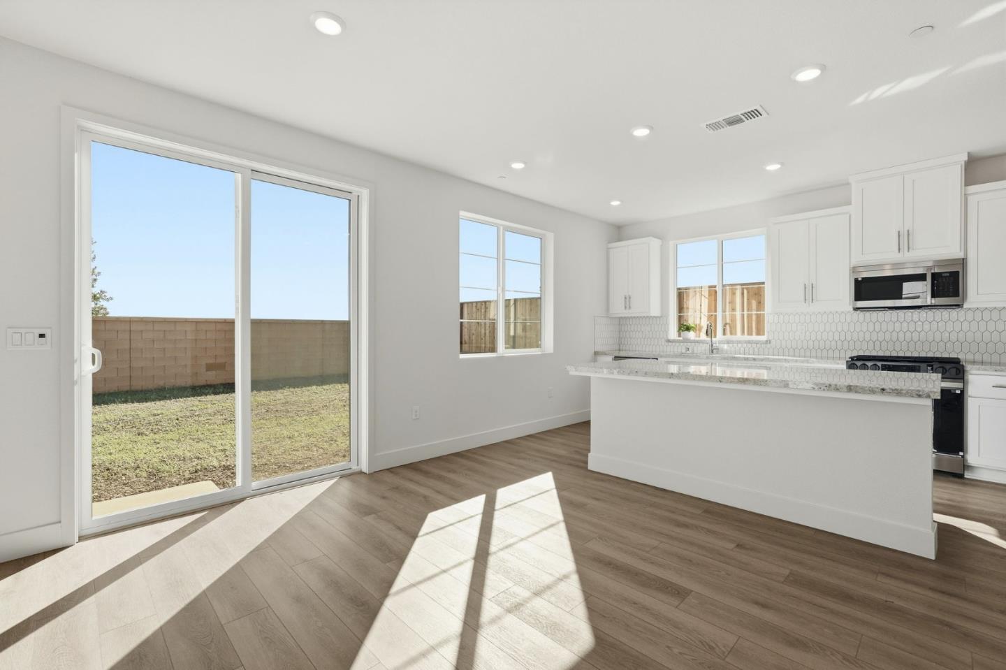 Detail Gallery Image 7 of 27 For 5728 Placer Dr, Tracy,  CA 95377 - 4 Beds | 3/1 Baths