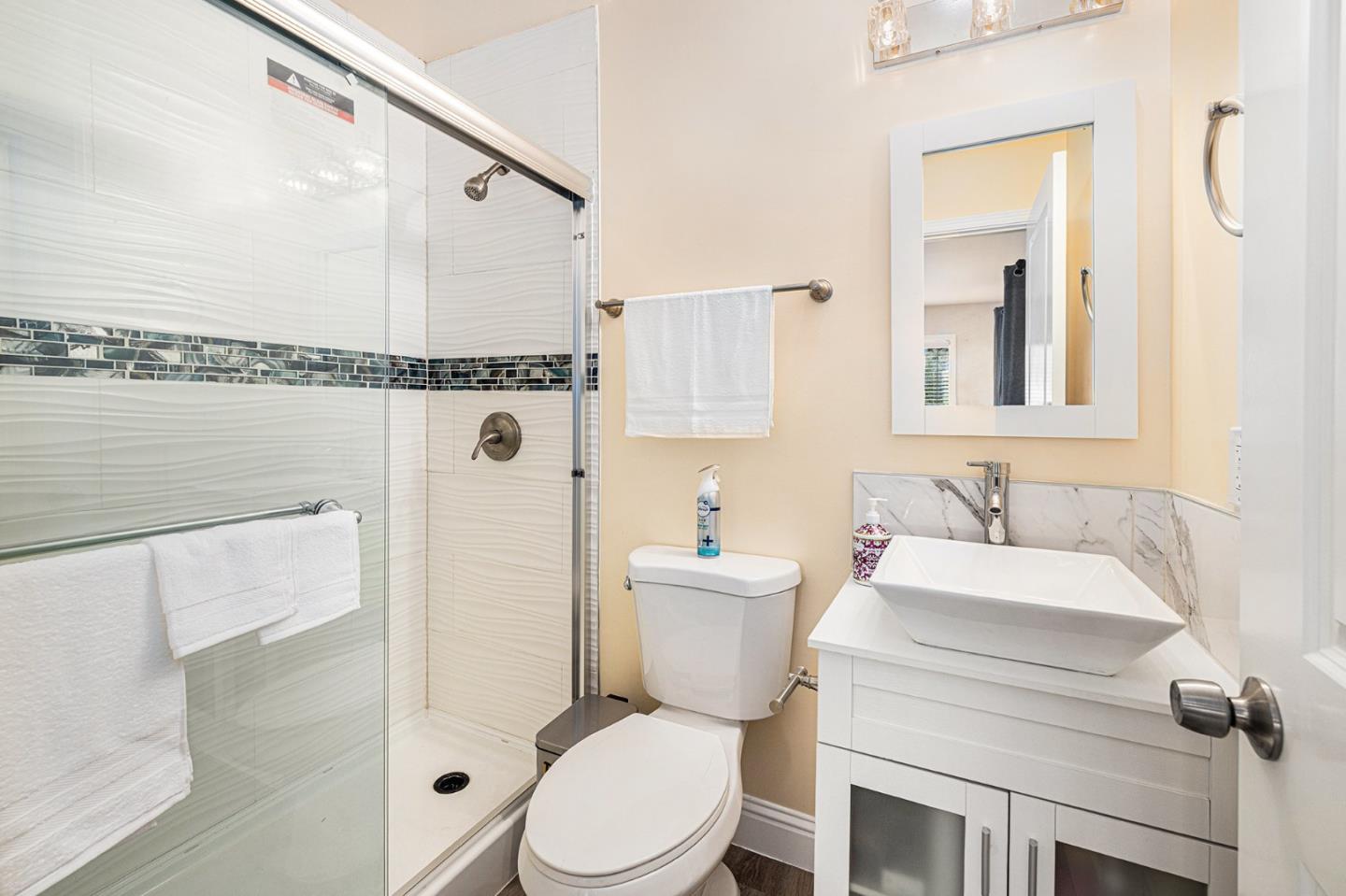 Detail Gallery Image 10 of 25 For 2531 Wallace St, Oakland,  CA 94606 - 4 Beds | 4 Baths