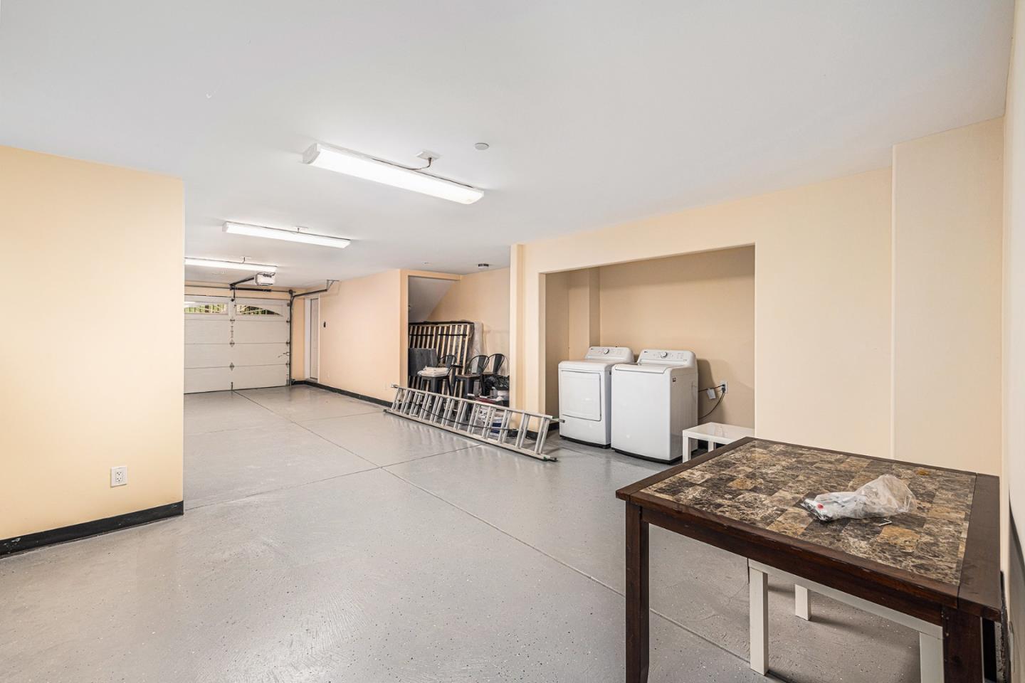 Detail Gallery Image 11 of 25 For 2531 Wallace St, Oakland,  CA 94606 - 4 Beds | 4 Baths