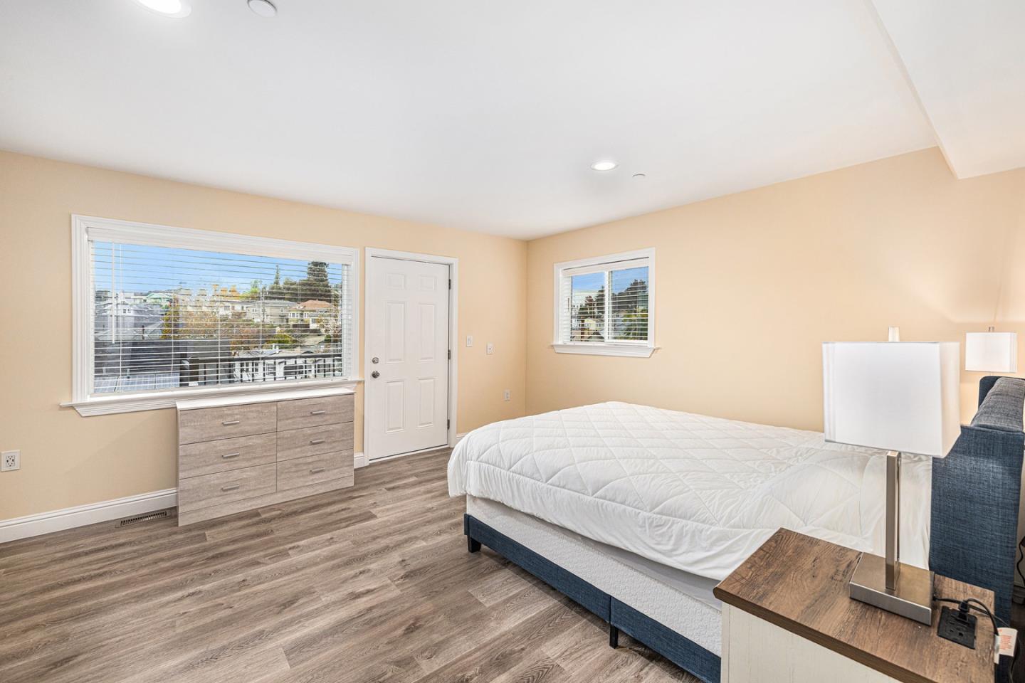 Detail Gallery Image 12 of 25 For 2531 Wallace St, Oakland,  CA 94606 - 4 Beds | 4 Baths