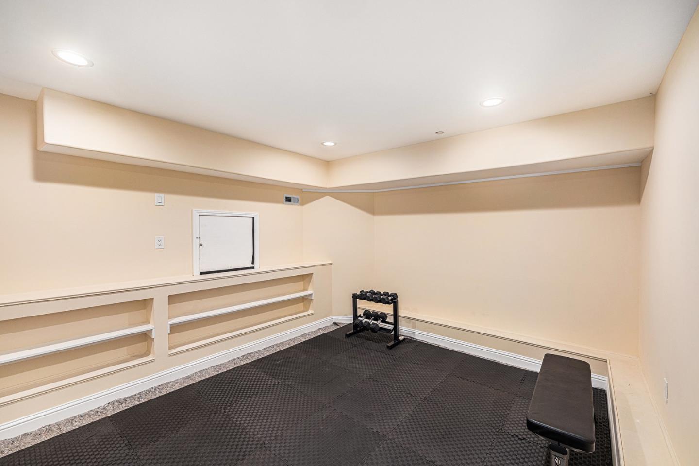 Detail Gallery Image 15 of 25 For 2531 Wallace St, Oakland,  CA 94606 - 4 Beds | 4 Baths