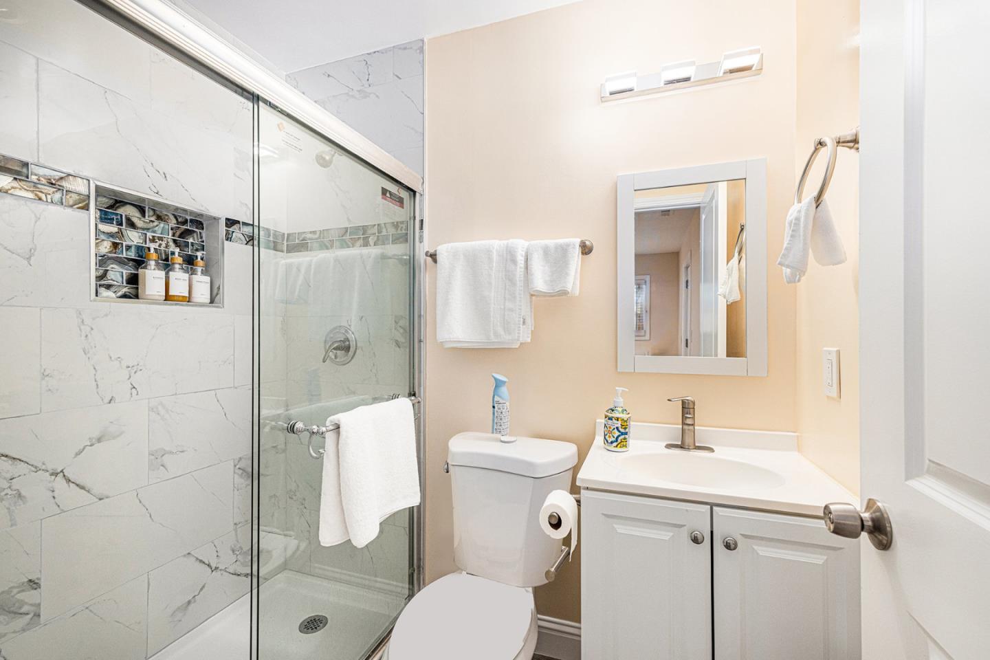 Detail Gallery Image 18 of 25 For 2531 Wallace St, Oakland,  CA 94606 - 4 Beds | 4 Baths