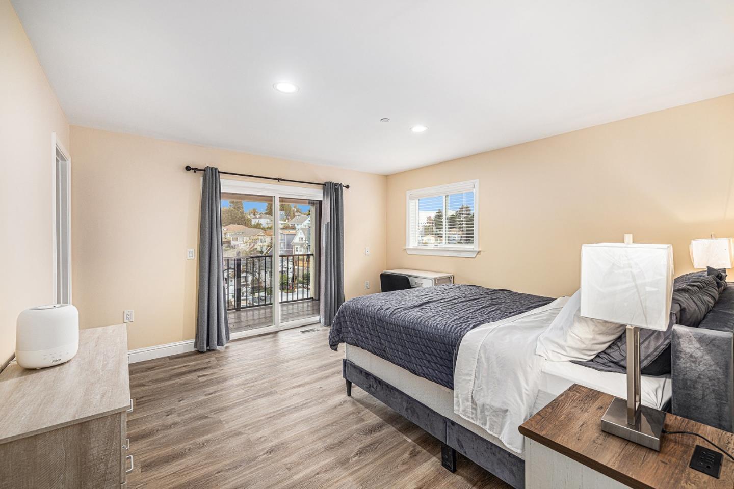 Detail Gallery Image 9 of 25 For 2531 Wallace St, Oakland,  CA 94606 - 4 Beds | 4 Baths