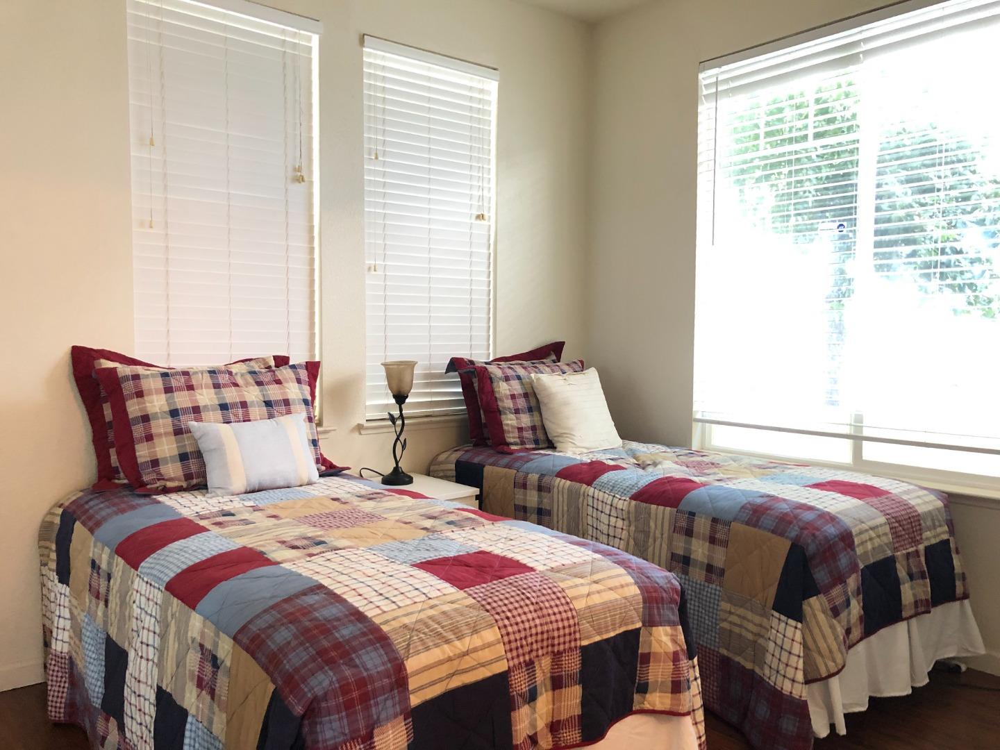 Detail Gallery Image 2 of 27 For 1868 White Sands St, Brentwood,  CA 94513 - 5 Beds | 3/1 Baths