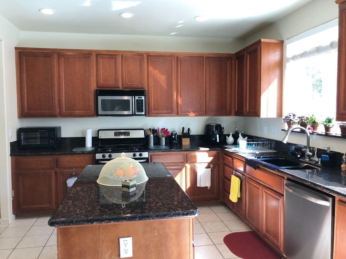 Detail Gallery Image 9 of 27 For 1868 White Sands St, Brentwood,  CA 94513 - 5 Beds | 3/1 Baths