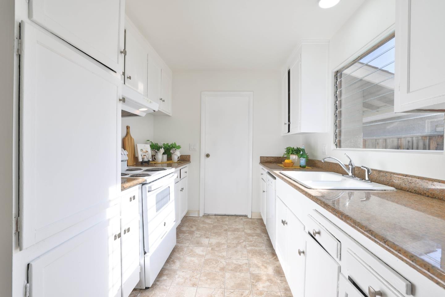 Detail Gallery Image 11 of 24 For 1617 Tartarian Way, San Jose,  CA 95129 - 3 Beds | 2 Baths