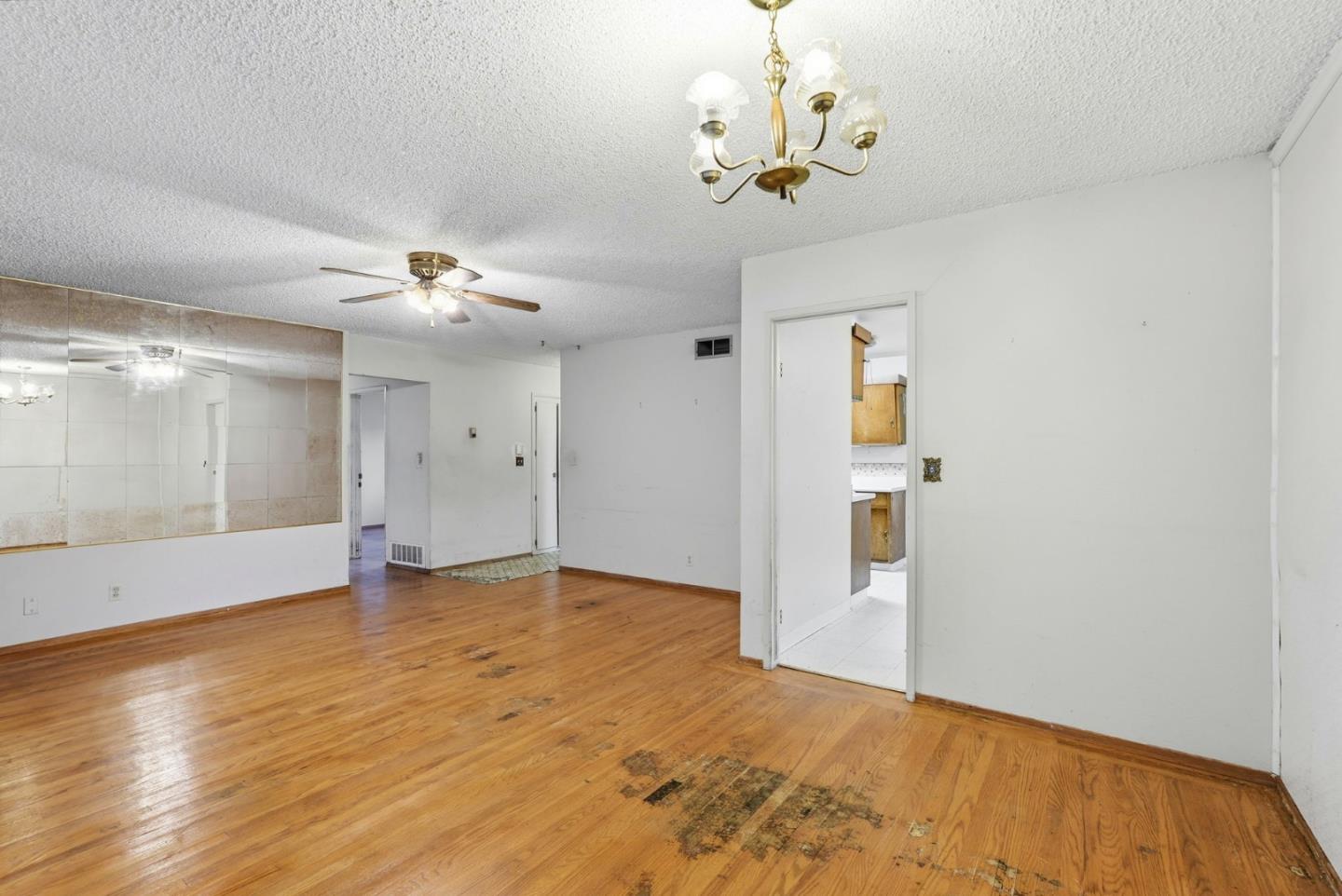 Detail Gallery Image 11 of 27 For 31047 Brae Burn Ave, Hayward,  CA 94544 - 3 Beds | 2 Baths