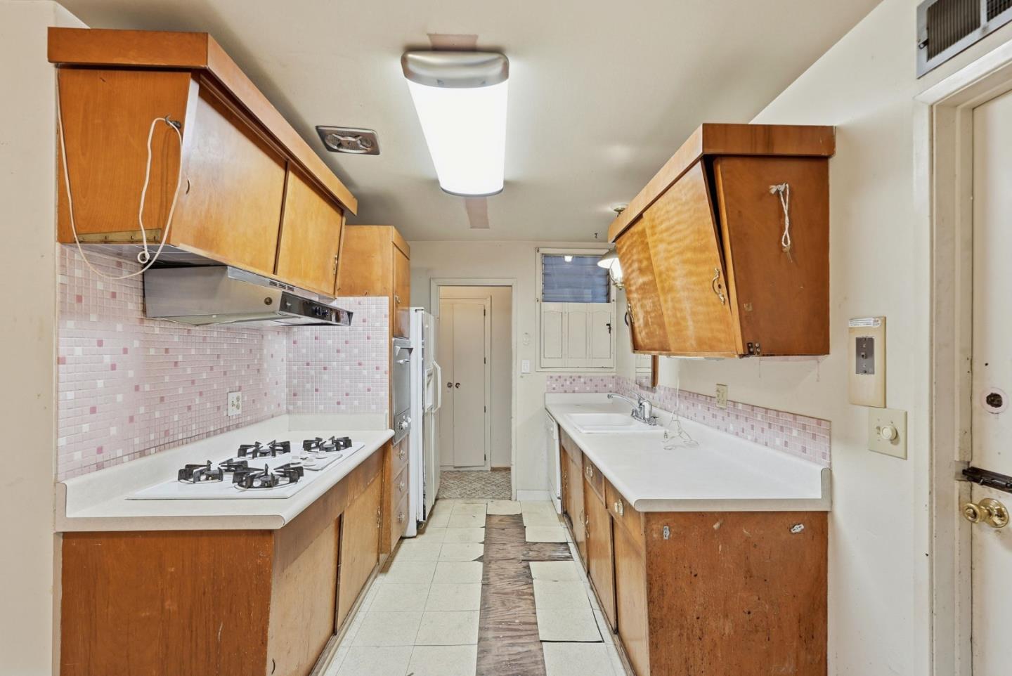 Detail Gallery Image 7 of 27 For 31047 Brae Burn Ave, Hayward,  CA 94544 - 3 Beds | 2 Baths