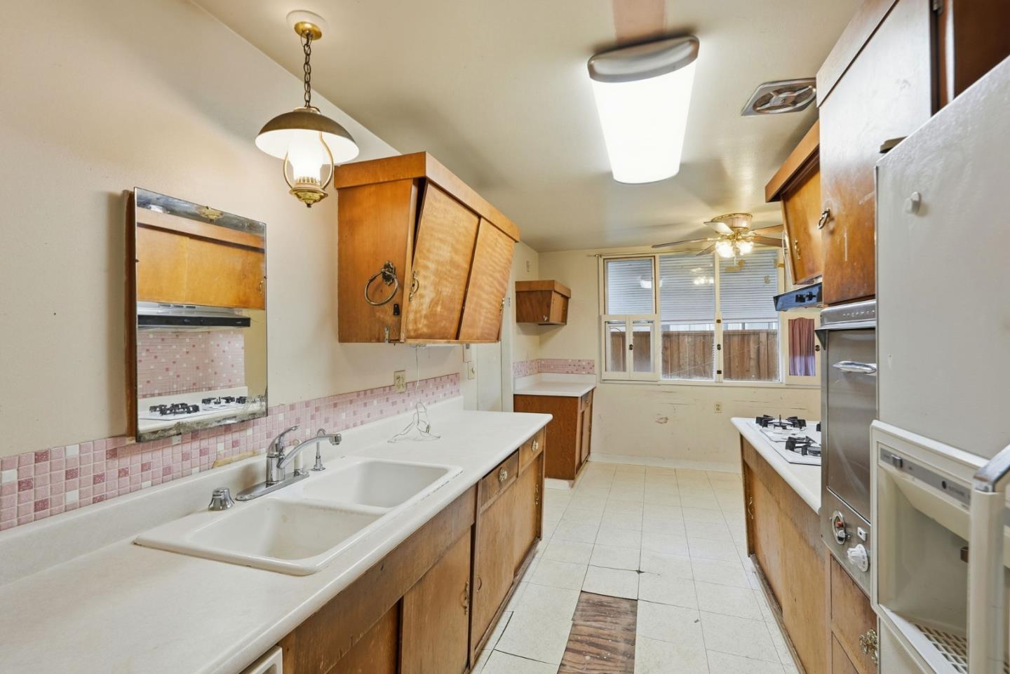 Detail Gallery Image 9 of 27 For 31047 Brae Burn Ave, Hayward,  CA 94544 - 3 Beds | 2 Baths