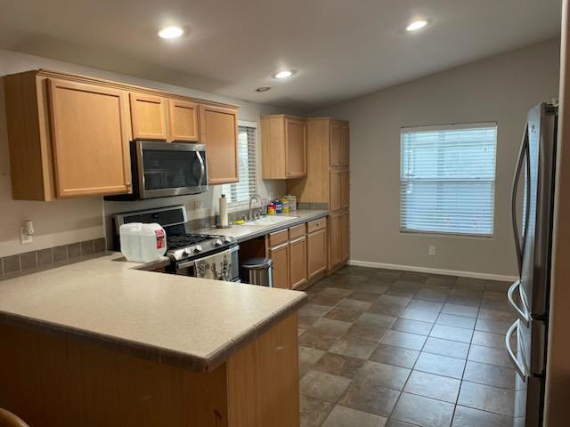 Detail Gallery Image 9 of 20 For 20 Russell Rd #64,  Salinas,  – 93906 - 3 Beds | 2 Baths