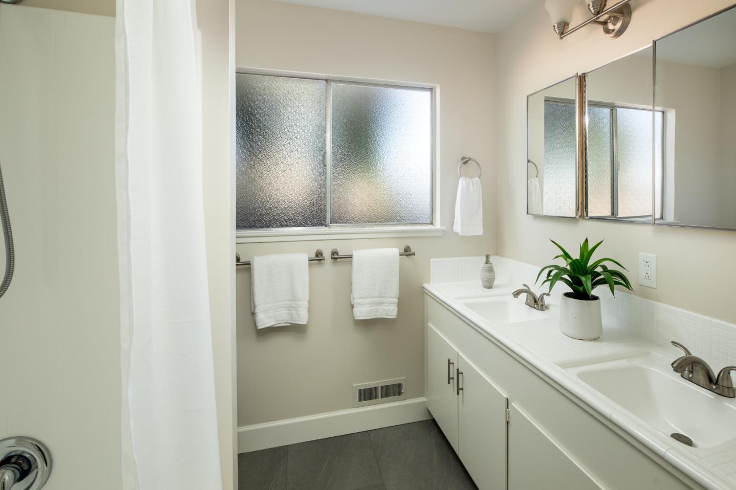 Detail Gallery Image 21 of 28 For 1423 Kyle Ct, Sunnyvale,  CA 94087 - 3 Beds | 2 Baths