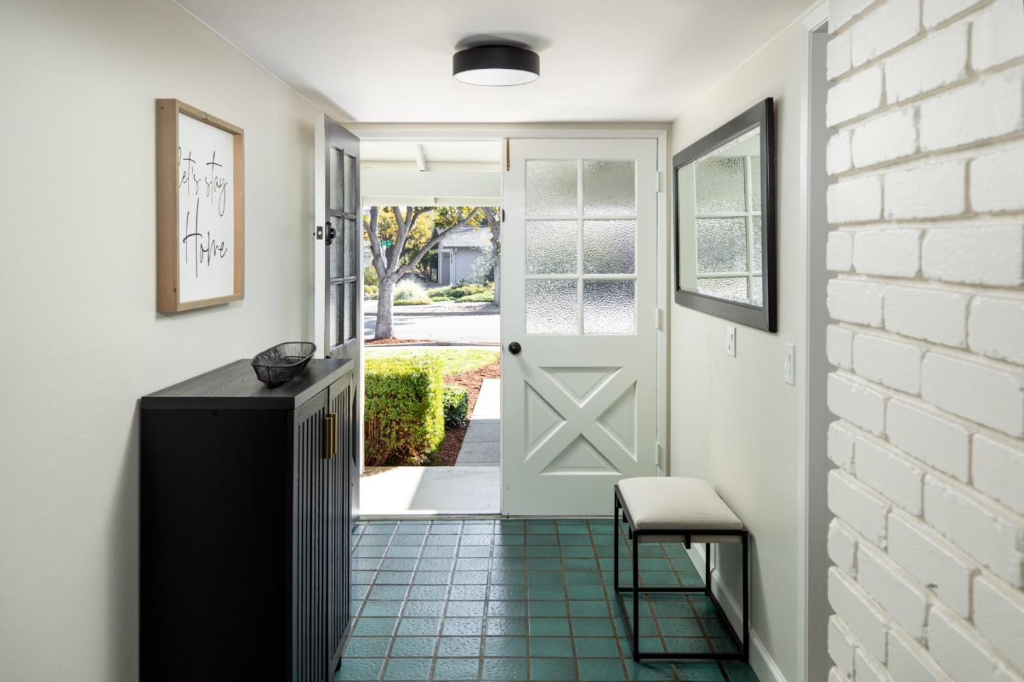 Detail Gallery Image 4 of 28 For 1423 Kyle Ct, Sunnyvale,  CA 94087 - 3 Beds | 2 Baths