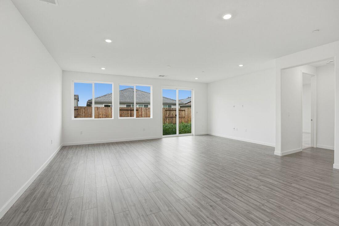 Detail Gallery Image 6 of 19 For 1729 Felbrigg Dr, Manteca,  CA 95337 - 4 Beds | 2 Baths