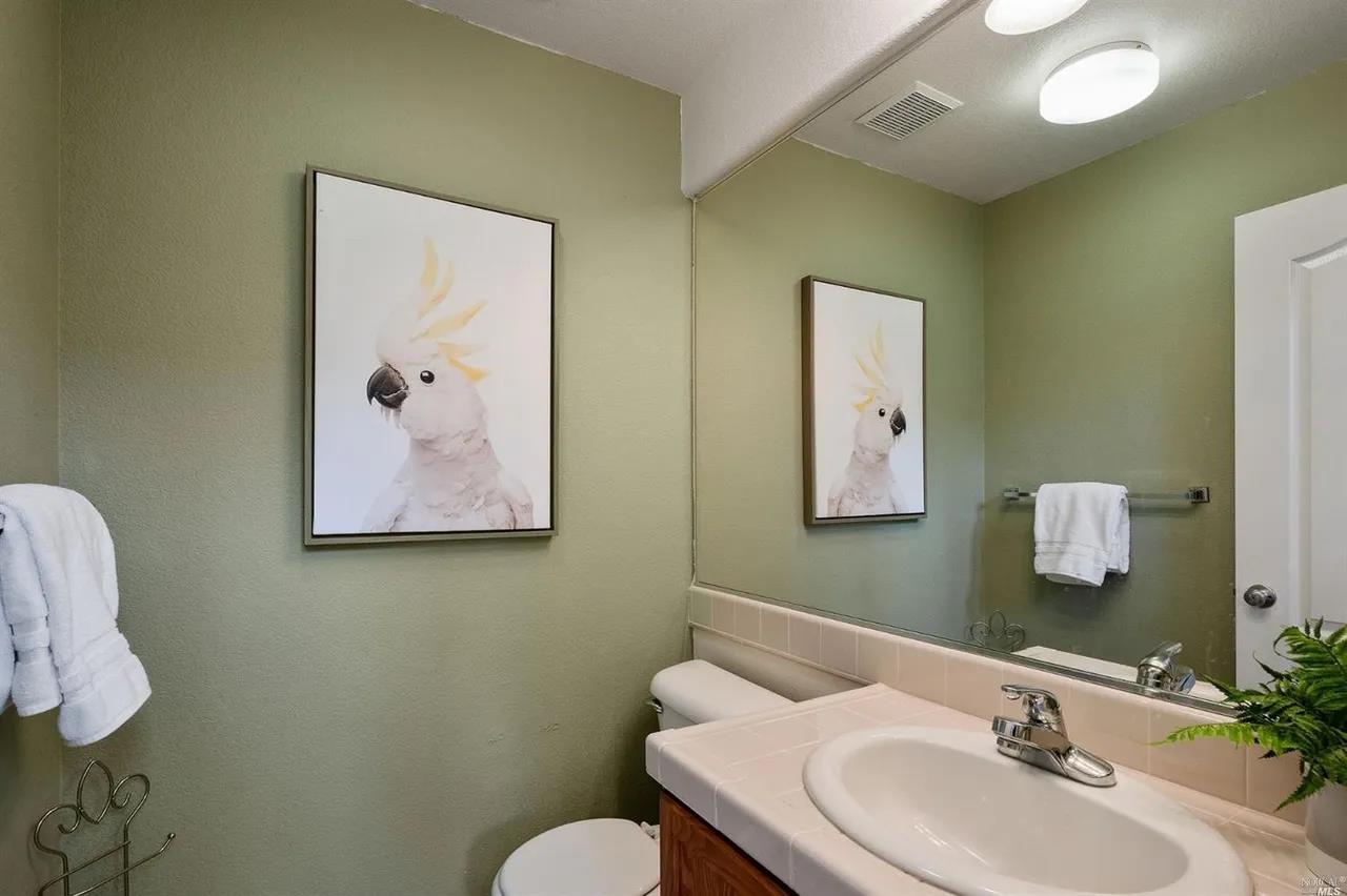 Detail Gallery Image 13 of 37 For 2521 Dakota Ave, Santa Rosa,  CA 95403 - 3 Beds | 2/1 Baths