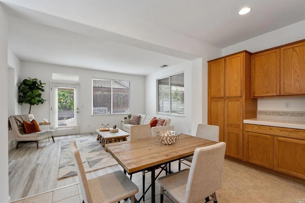 Detail Gallery Image 16 of 37 For 2521 Dakota Ave, Santa Rosa,  CA 95403 - 3 Beds | 2/1 Baths