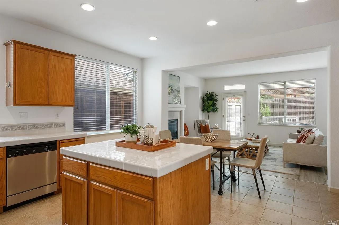 Detail Gallery Image 20 of 37 For 2521 Dakota Ave, Santa Rosa,  CA 95403 - 3 Beds | 2/1 Baths