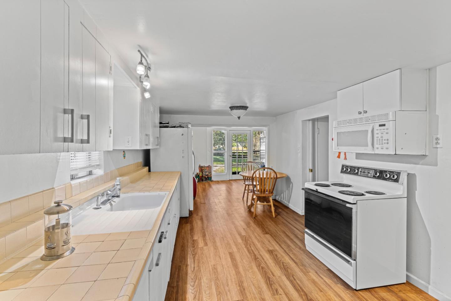 Detail Gallery Image 17 of 43 For 10395 Santa Teresa Blvd, Gilroy,  CA 95020 - 5 Beds | 2 Baths