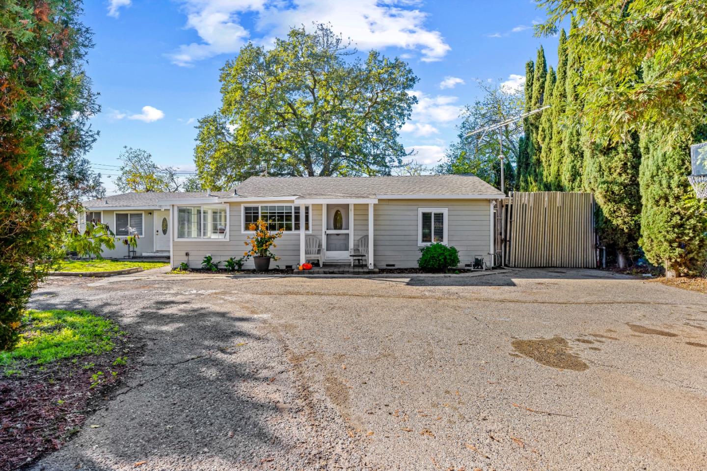 Detail Gallery Image 3 of 43 For 10395 Santa Teresa Blvd, Gilroy,  CA 95020 - 5 Beds | 2 Baths