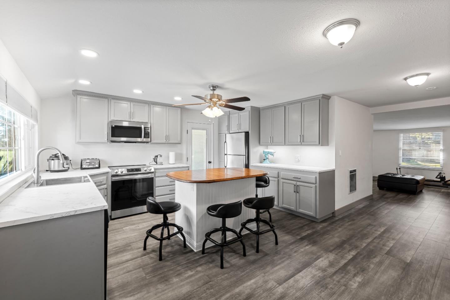 Detail Gallery Image 6 of 43 For 10395 Santa Teresa Blvd, Gilroy,  CA 95020 - 5 Beds | 2 Baths