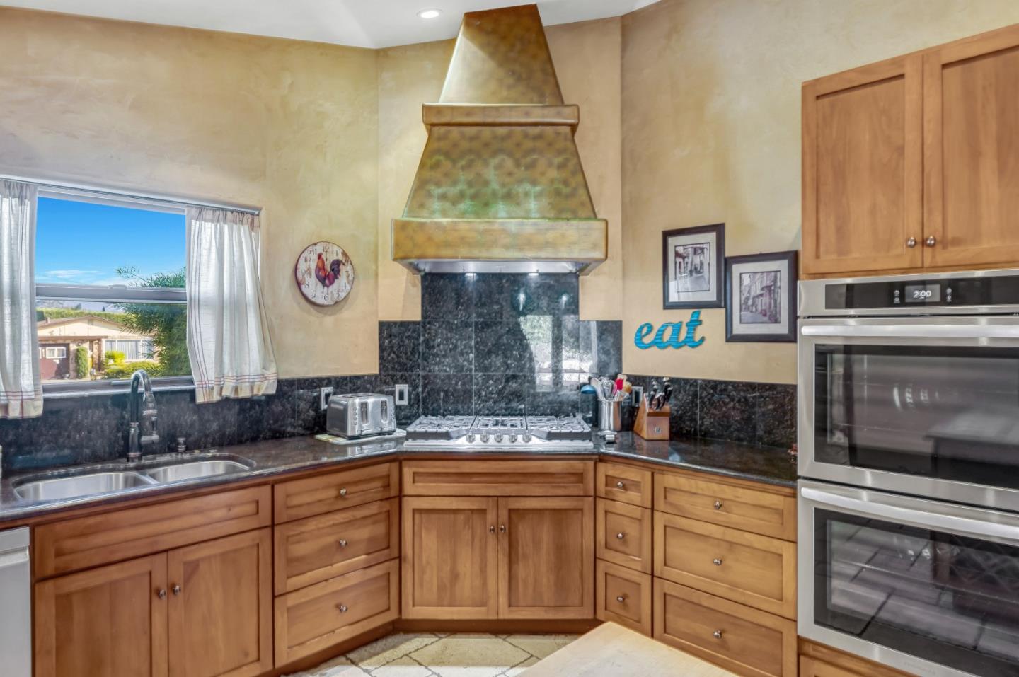 Detail Gallery Image 11 of 57 For 810 Altura Pl, Del Rey Oaks,  CA 93940 - 4 Beds | 2 Baths