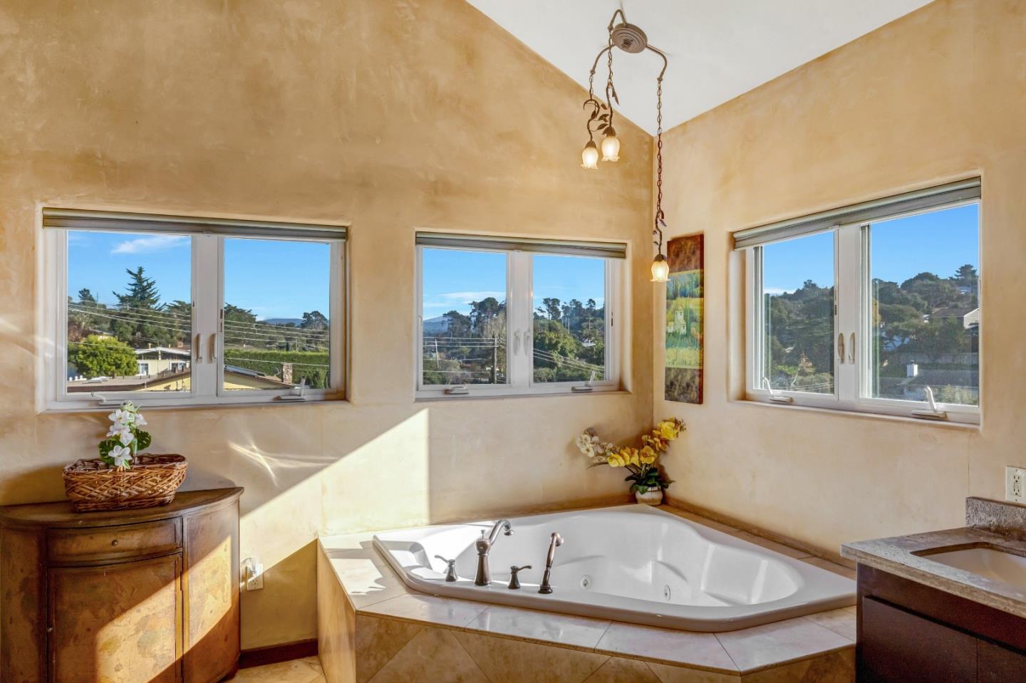 Detail Gallery Image 29 of 57 For 810 Altura Pl, Del Rey Oaks,  CA 93940 - 4 Beds | 2 Baths