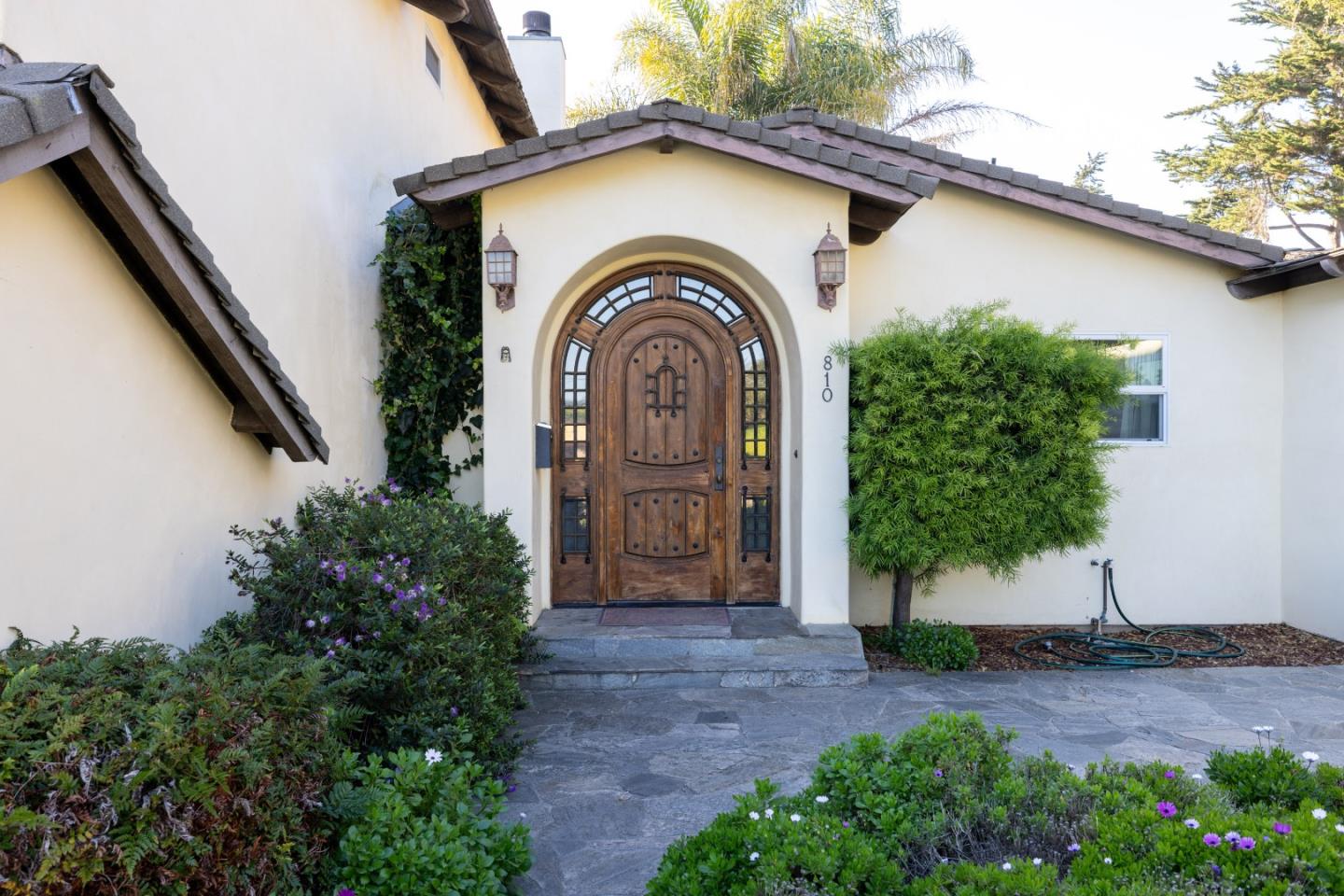 Detail Gallery Image 3 of 57 For 810 Altura Pl, Del Rey Oaks,  CA 93940 - 4 Beds | 2 Baths