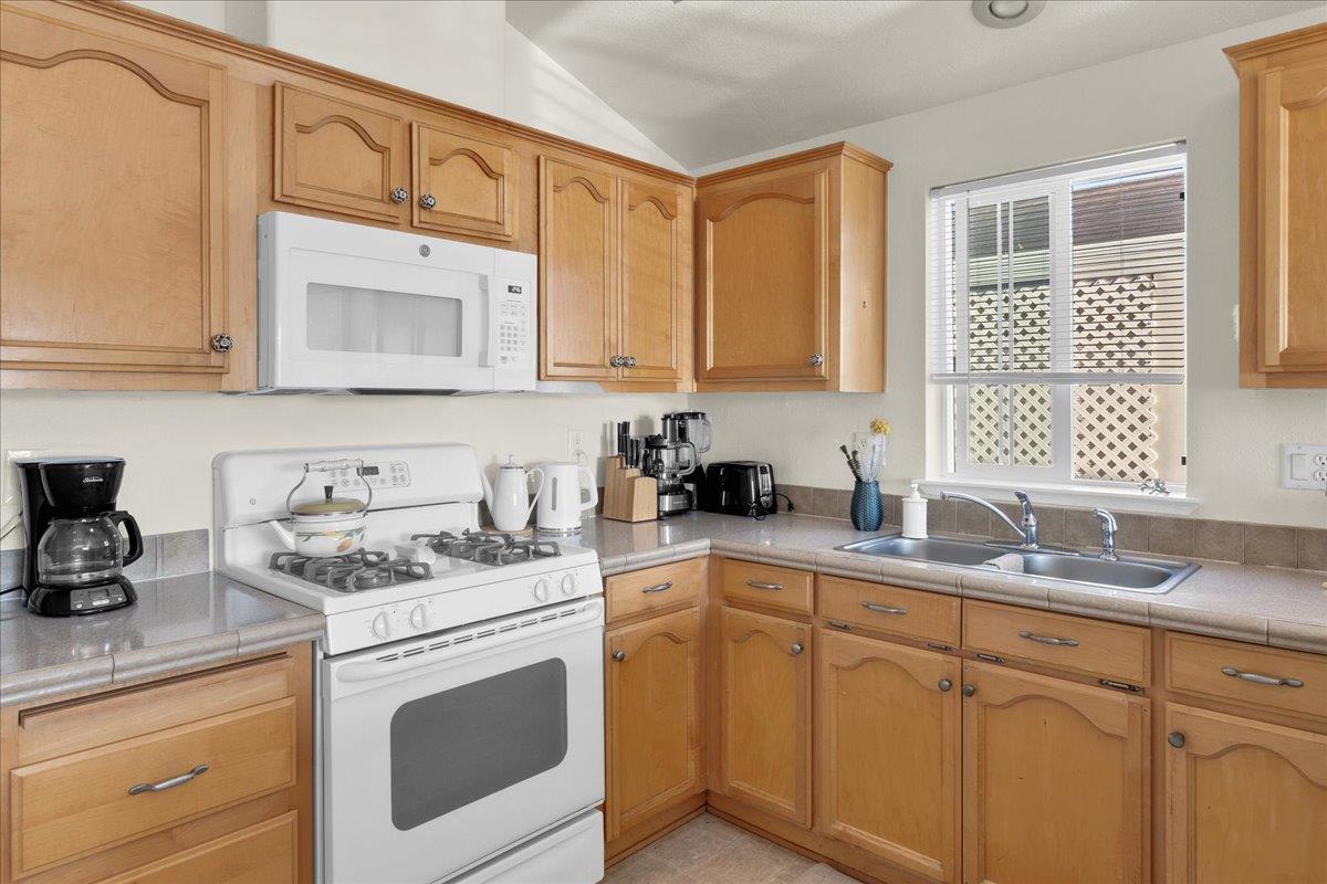 Detail Gallery Image 14 of 29 For 3128 Crescent Ave #51,  Marina,  CA 93933 - 2 Beds | 2 Baths