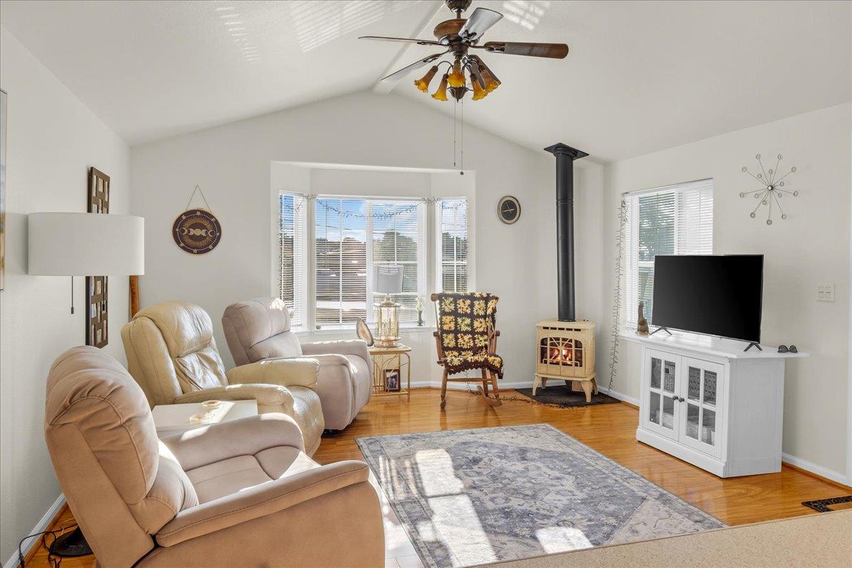 Detail Gallery Image 2 of 29 For 3128 Crescent Ave #51,  Marina,  CA 93933 - 2 Beds | 2 Baths